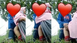 Bokep mesum jilbab dientot dikebun sama pacar